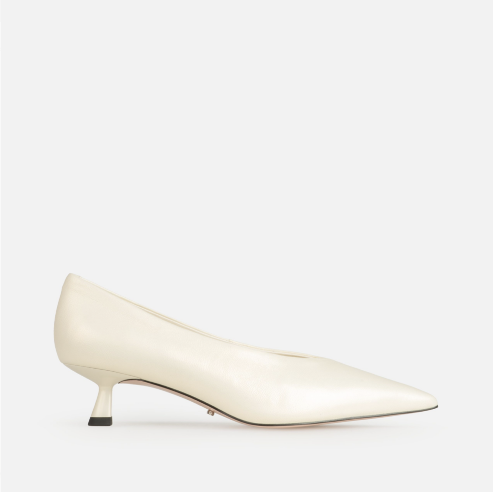 zapatos blancos tacón bajo